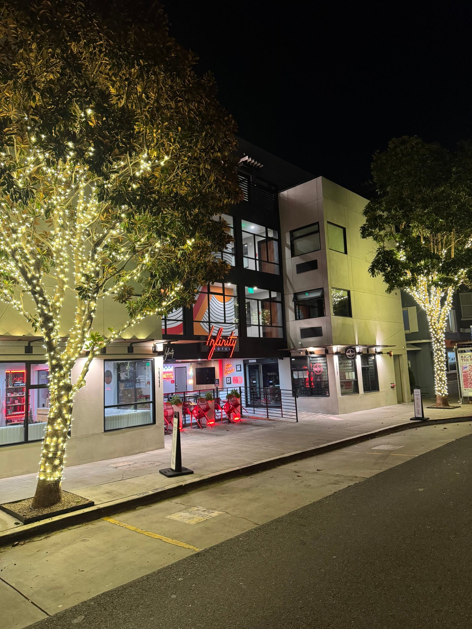 Professional commercial holiday lighting installation
