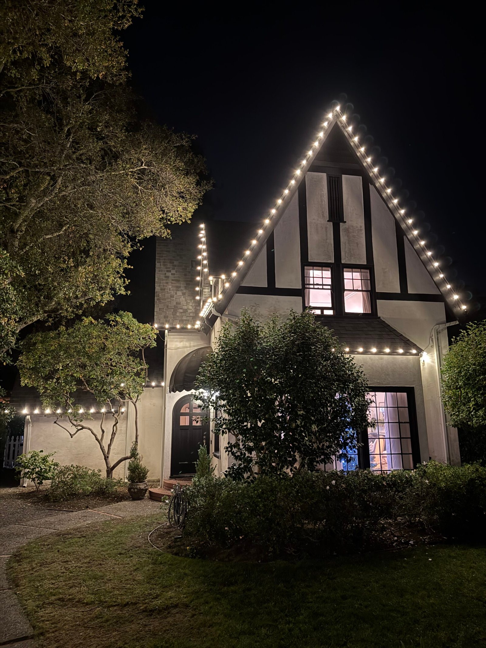 Custom residential holiday lighting installation