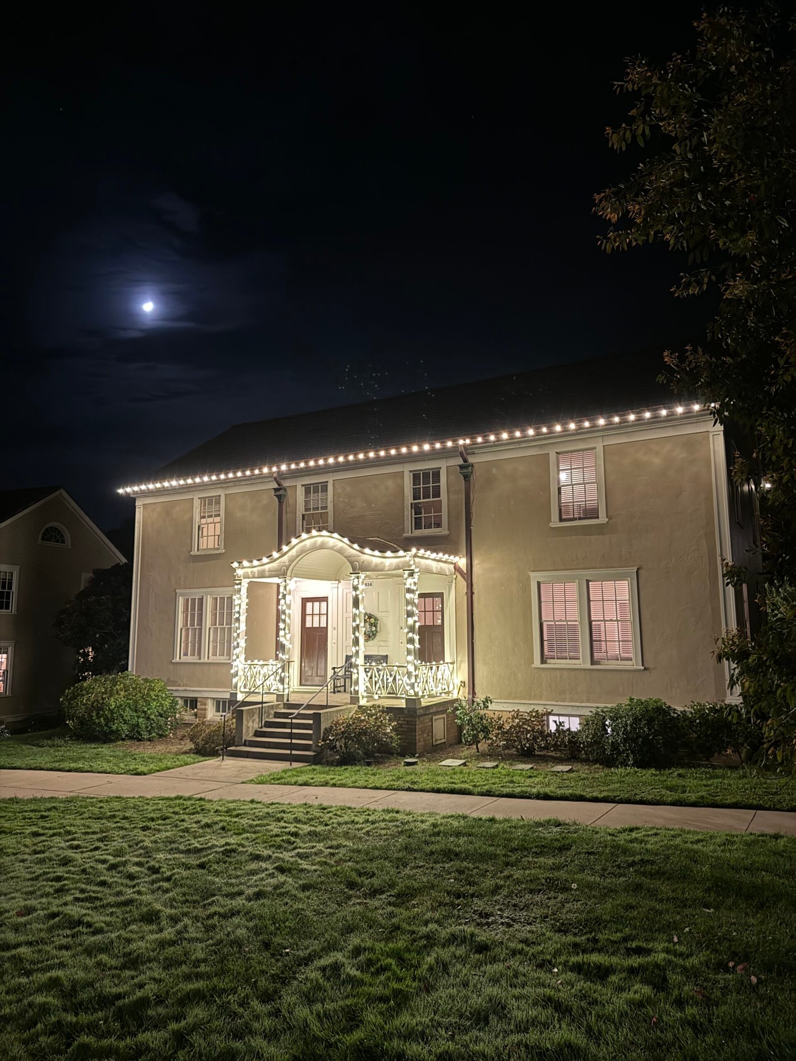 Custom professional holiday lighting installation